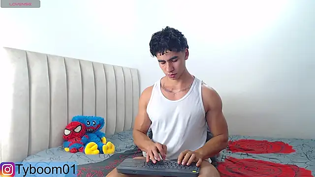 Snapshot of TYLER_BOOM chatting on December 31, 9:06 pm TYLER BOOM online show from December 31, 9:06 pm
