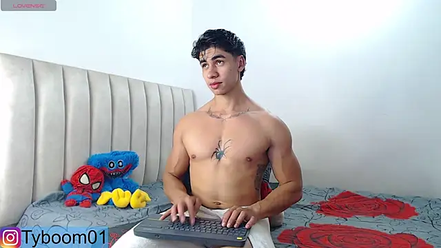 Snapshot of TYLER_BOOM chatting on January 4, 1:10 am TYLER BOOM online show from January 4, 1:10 am