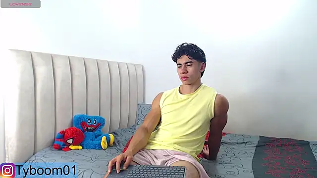 Snapshot of TYLER_BOOM chatting on March 11, 5:24 pm TYLER BOOM online show from March 11, 5:24 pm