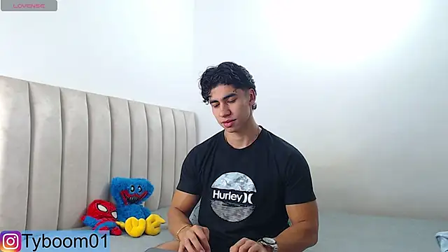 Snapshot of TYLER_BOOM chatting on February 14, 6:40 pm TYLER BOOM online show from February 14, 6:40 pm