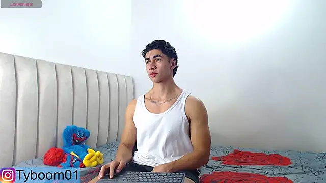 Snapshot of TYLER_BOOM chatting on December 24, 1:38 am TYLER BOOM online show from December 24, 1:38 am
