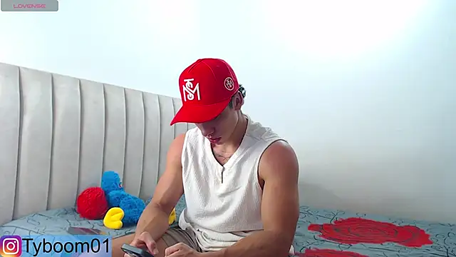 Snapshot of TYLER_BOOM chatting on January 20, 10:04 pm TYLER BOOM online show from January 20, 10:04 pm