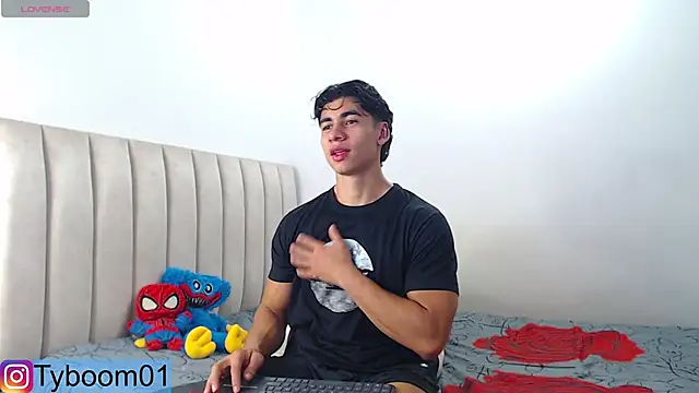 Snapshot of TYLER_BOOM chatting on January 7, 2:01 am TYLER BOOM online show from January 7, 2:01 am