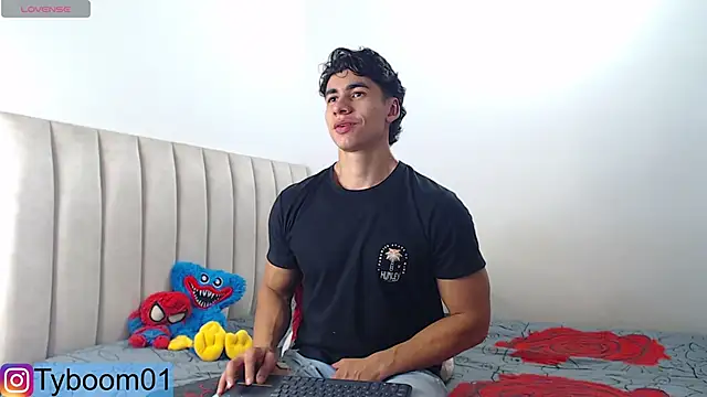 Snapshot of TYLER_BOOM chatting on January 9, 8:33 pm TYLER BOOM online show from January 9, 8:33 pm