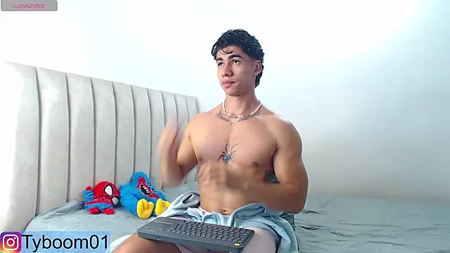Snapshot of TYLER_BOOM chatting on February 13, 3:24 pm TYLER BOOM online show from February 13, 3:24 pm