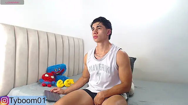 Snapshot of TYLER_BOOM chatting on December 5, 1:25 am TYLER BOOM online show from December 5, 1:25 am