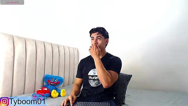 Snapshot of TYLER_BOOM chatting on December 4, 12:52 am TYLER BOOM online show from December 4, 12:52 am
