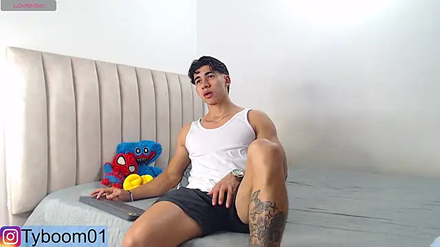 Snapshot of TYLER_BOOM chatting on December 8, 12:18 am TYLER BOOM online show from December 8, 12:18 am