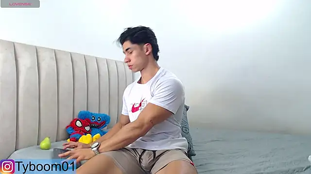 Snapshot of TYLER_BOOM chatting on February 18, 5:44 pm TYLER BOOM online show from February 18, 5:44 pm