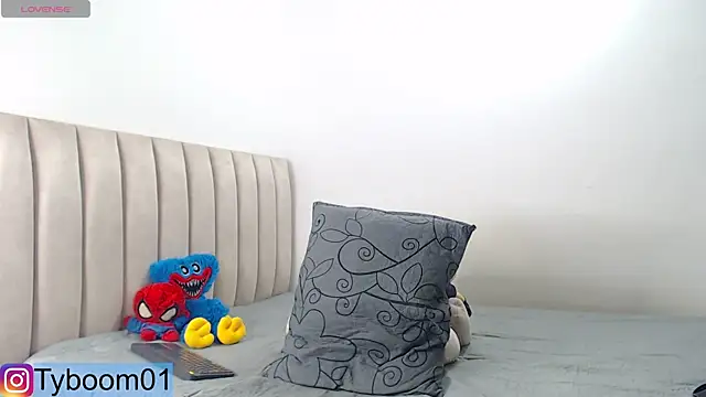 Snapshot of TYLER_BOOM chatting on December 10, 1:07 am TYLER BOOM online show from December 10, 1:07 am