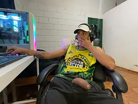 Max TheHorseDick online show from April 21, 2:51 am