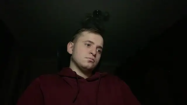 Snapshot of sweaticeboy chatting on December 6, 7:23 pm sweaticeboy online show from December 6, 7:23 pm