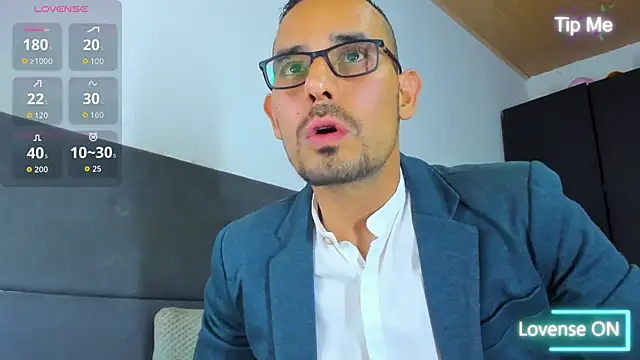 Snapshot of jhonyalzate2 chatting on October 3, 2:05 am jhonyalzate2 online show from October 3, 2:05 am