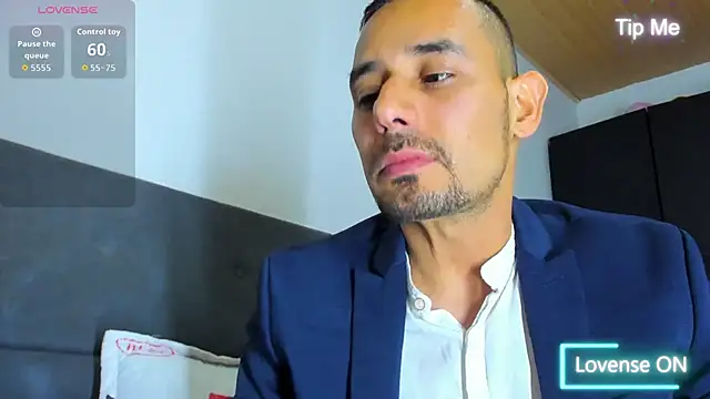 jhonyalzate2 online show from October 18, 3:22 am