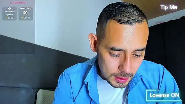 Snapshot of jhonyalzate2 chatting on October 15, 2:52 am jhonyalzate2 online show from October 15, 2:52 am