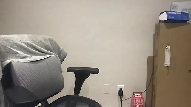 Snapshot of BigGuyMuscle chatting on February 8, 7:37 am BigGuyMuscle online show from February 8, 7:37 am