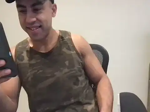 Snapshot of BigGuyMuscle chatting on December 12, 5:59 pm BigGuyMuscle online show from December 12, 5:59 pm