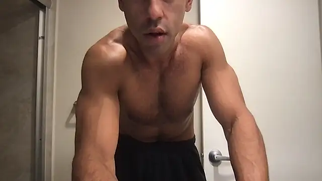 Snapshot of BigGuyMuscle chatting on September 17, 11:17 pm BigGuyMuscle online show from September 17, 11:17 pm