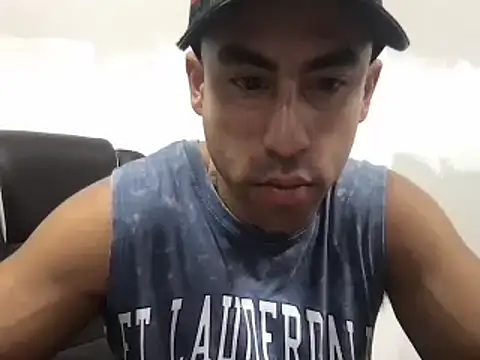 Snapshot of BigGuyMuscle chatting on December 9, 10:26 pm BigGuyMuscle online show from December 9, 10:26 pm