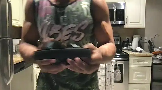 Snapshot of BigGuyMuscle chatting on February 14, 3:22 am BigGuyMuscle online show from February 14, 3:22 am