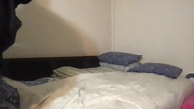 Snapshot of BigGuyMuscle chatting on October 27, 4:15 am BigGuyMuscle online show from October 27, 4:15 am