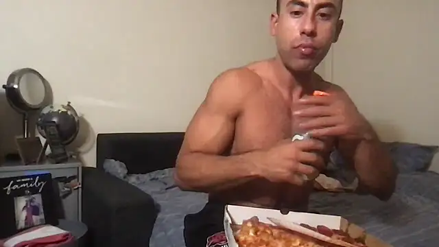 Snapshot of BigGuyMuscle chatting on October 22, 4:16 am BigGuyMuscle online show from October 22, 4:16 am