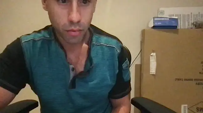 Snapshot of BigGuyMuscle chatting on January 25, 8:53 am BigGuyMuscle online show from January 25, 8:53 am