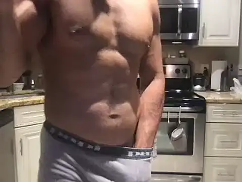 Snapshot of BigGuyMuscle chatting on January 15, 5:40 am BigGuyMuscle online show from January 15, 5:40 am