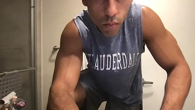 Snapshot of BigGuyMuscle chatting on September 20, 1:05 am BigGuyMuscle online show from September 20, 1:05 am