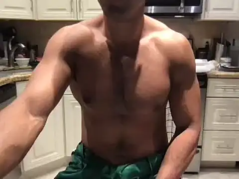 Snapshot of BigGuyMuscle chatting on February 20, 4:28 am BigGuyMuscle online show from February 20, 4:28 am