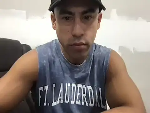 Snapshot of BigGuyMuscle chatting on December 7, 6:48 pm BigGuyMuscle online show from December 7, 6:48 pm