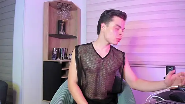 alejooo twink online show from February 13, 5:35 am