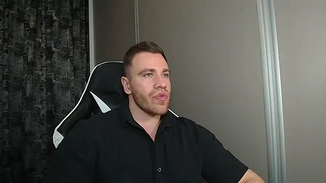 Thori92 online show from March 3, 5:42 pm