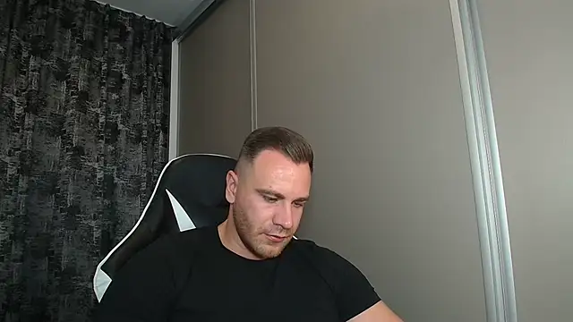 Snapshot of Thori92 chatting on September 26, 5:43 pm Thori92 online show from September 26, 5:43 pm
