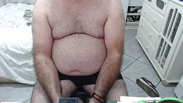 Snapshot of MysterBearMG chatting on October 19, 1:10 am MysterBearMG online show from October 19, 1:10 am