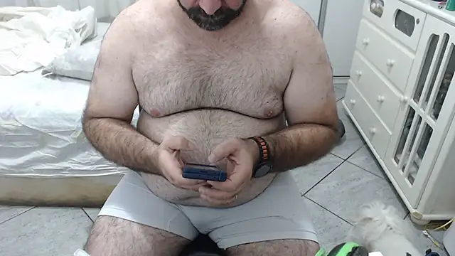 Snapshot of MysterBearMG chatting on October 28, 11:51 pm MysterBearMG online show from October 28, 11:51 pm