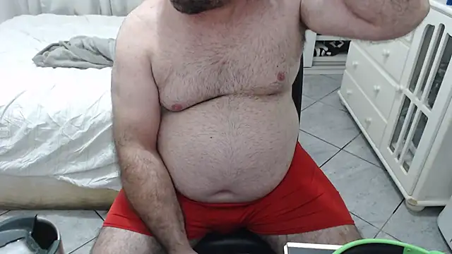 Snapshot of MysterBearMG chatting on October 13, 1:22 am MysterBearMG online show from October 13, 1:22 am