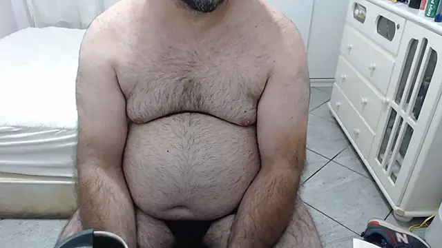 Snapshot of MysterBearMG chatting on October 25, 2:13 am MysterBearMG online show from October 25, 2:13 am