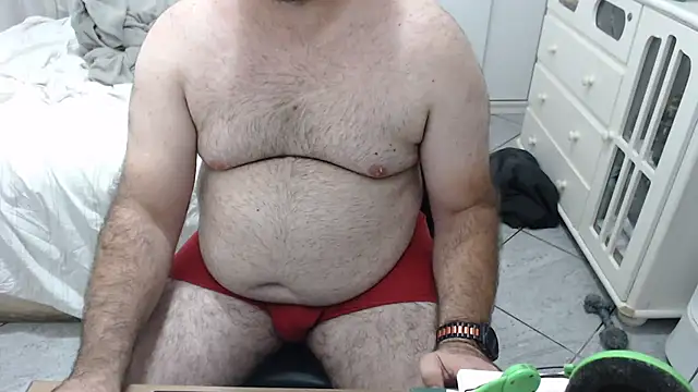 Snapshot of MysterBearMG chatting on October 18, 1:10 am MysterBearMG online show from October 18, 1:10 am