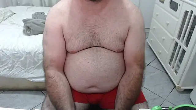 Snapshot of MysterBearMG chatting on October 14, 1:23 am MysterBearMG online show from October 14, 1:23 am