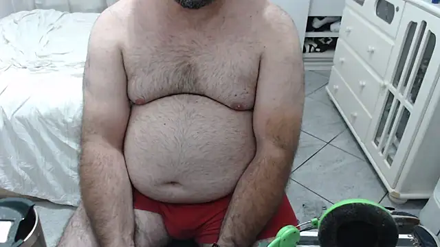 Snapshot of MysterBearMG chatting on October 20, 1:20 am MysterBearMG online show from October 20, 1:20 am