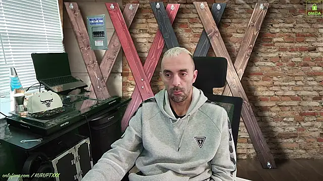 Snapshot of kuruptxxx_live chatting on January 16, 5:01 pm kuruptxxx live online show from January 16, 5:01 pm
