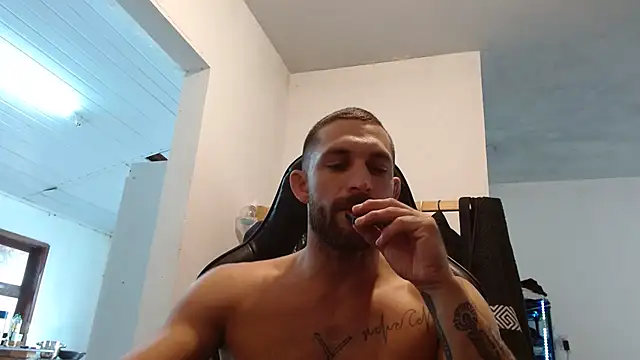 surfdog 95 online show from October 21, 6:00 pm