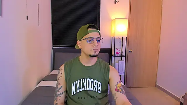 alejandro calderon1 online show from April 28, 3:33 am