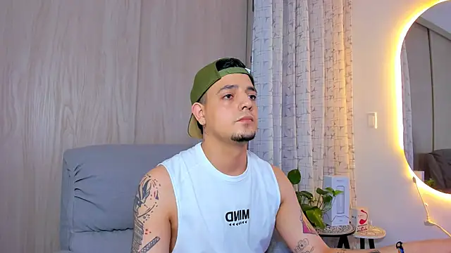 Snapshot of alejandro_calderon1 chatting on September 11, 4:33 am alejandro calderon1 online show from September 11, 4:33 am