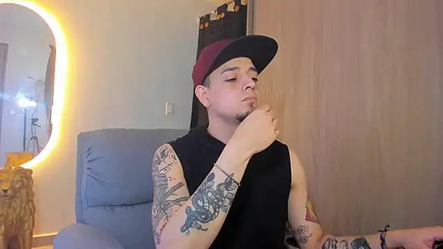Snapshot of alejandro_calderon1 chatting on February 16, 4:42 am alejandro calderon1 online show from February 16, 4:42 am