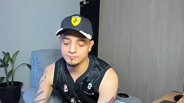 Snapshot of alejandro_calderon1 chatting on March 7, 4:23 am alejandro calderon1 online show from March 7, 4:23 am
