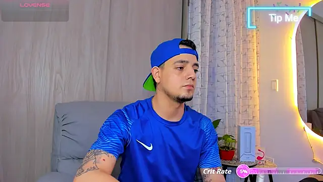 Snapshot of alejandro_calderon1 chatting on September 18, 4:25 am alejandro calderon1 online show from September 18, 4:25 am