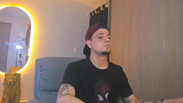 Snapshot of alejandro_calderon1 chatting on January 21, 6:34 am alejandro calderon1 online show from January 21, 6:34 am