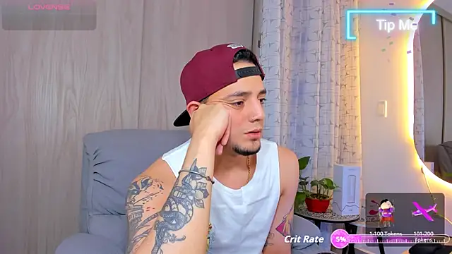 Snapshot of alejandro_calderon1 chatting on September 21, 3:06 am alejandro calderon1 online show from September 21, 3:06 am